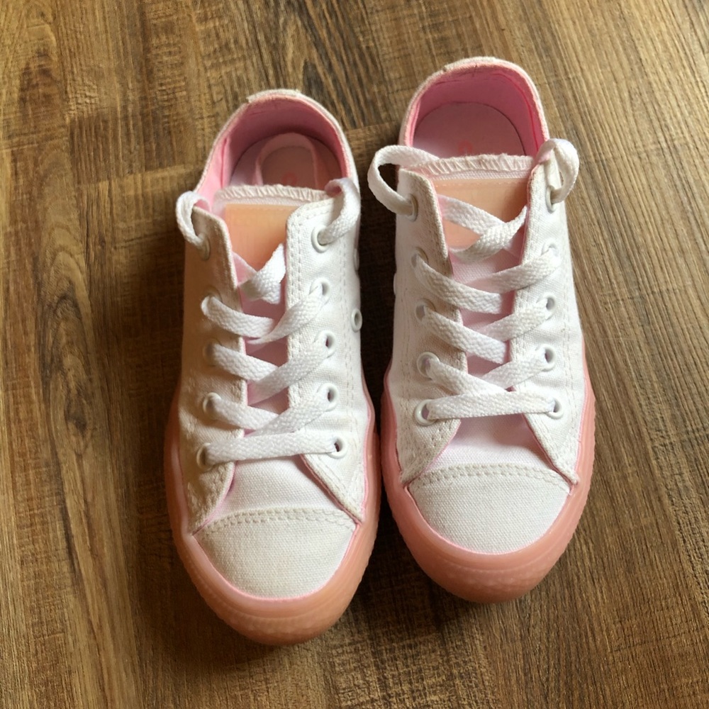 Girls converse